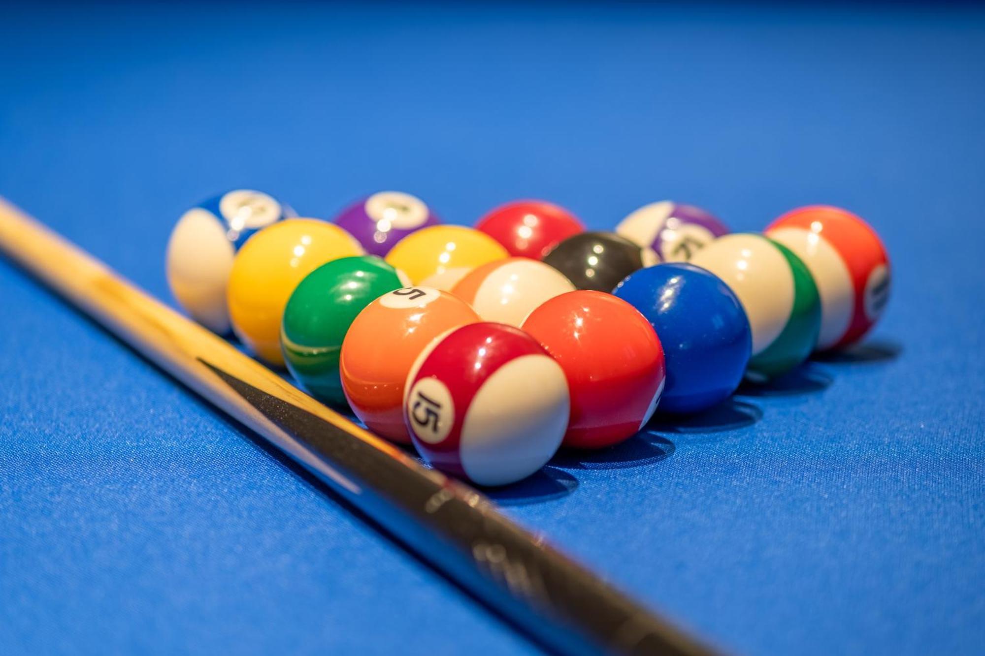 Pool Table Heaven, Workstation, 4k Tv, Netflix Apartment
