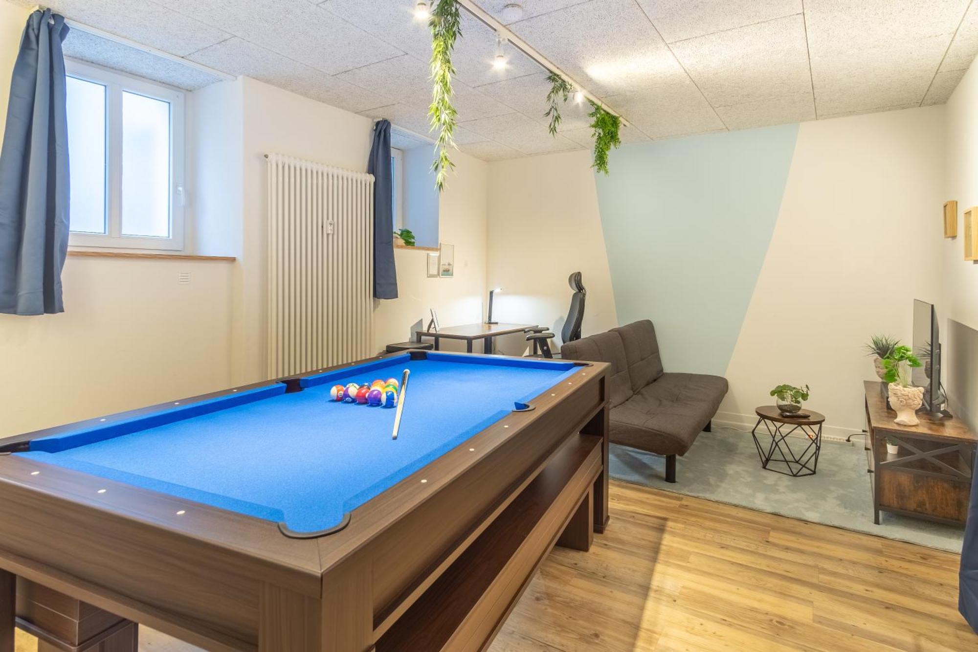 Pool Table Heaven, Workstation, 4k Tv, Netflix *