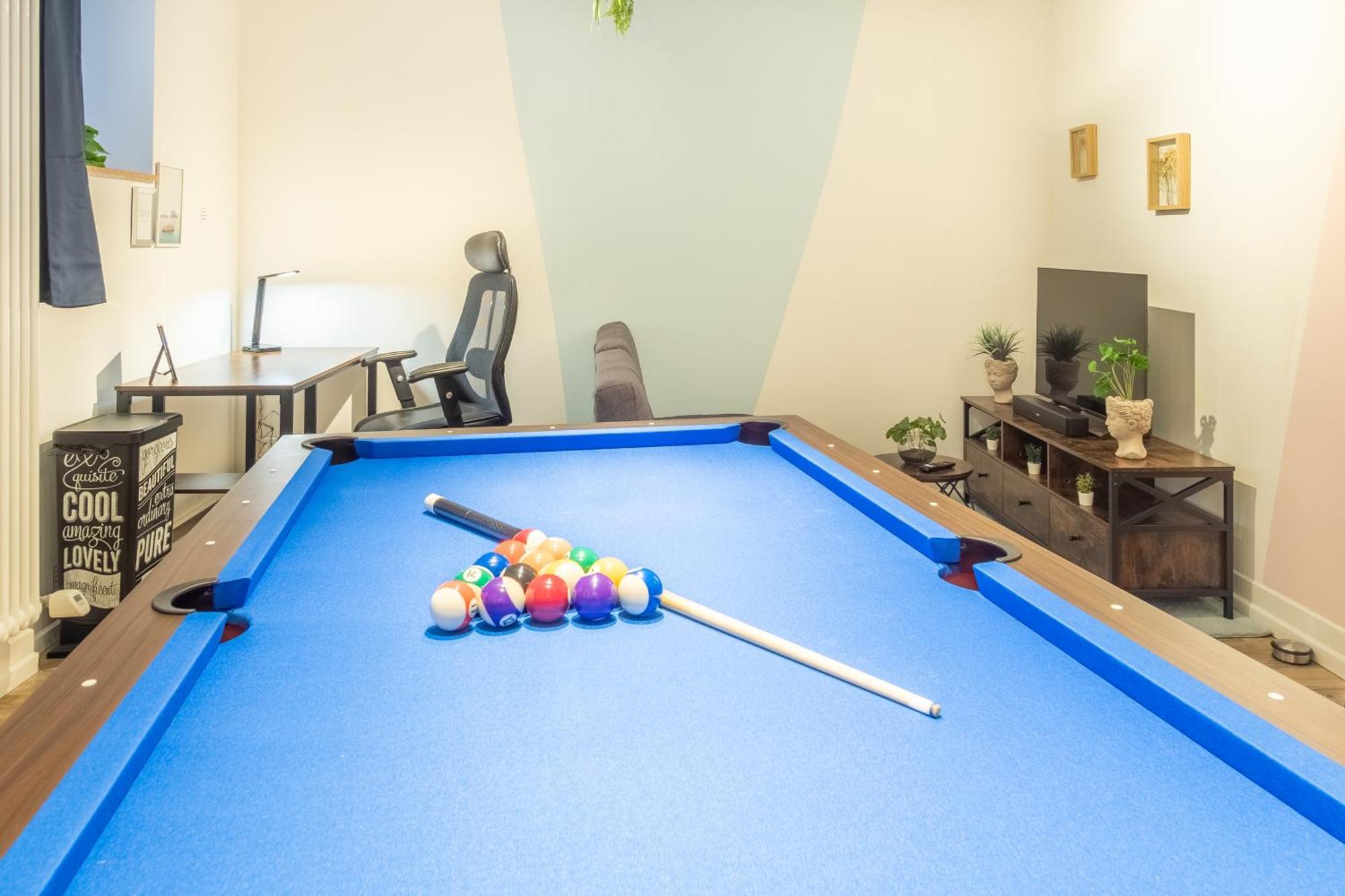 Pool Table Heaven, Workstation, 4k Tv, Netflix * Leipzig